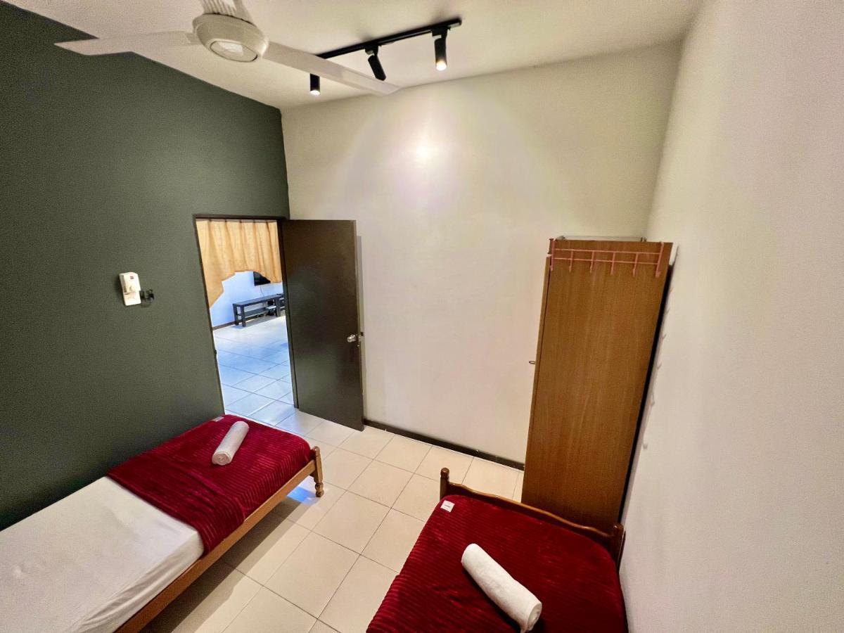 Medina Homestay Chukai Kemaman Ngoại thất bức ảnh